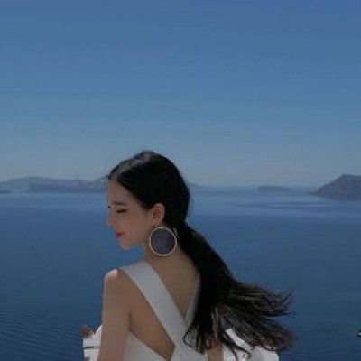 女生背影唯美旳头像黑白