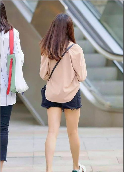 街拍真正的美女,不仅是颜值高,而且身材也重要