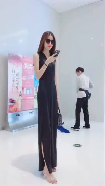 商场偶遇气质女巨人,这高冷的御姐范儿,恐怕是大哥的女人吧