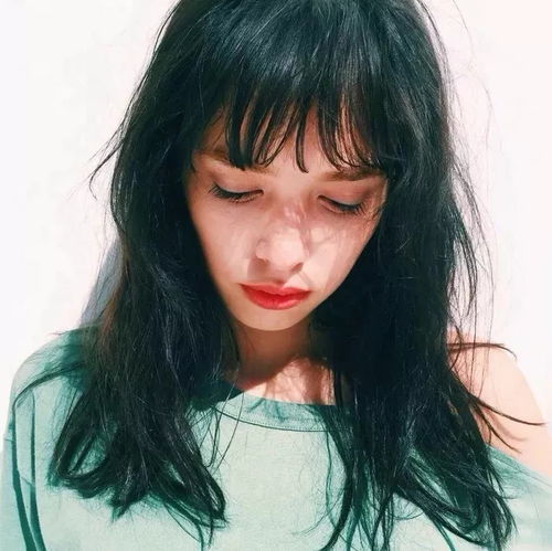 脸上的皱纹很明显,是衰老了吗