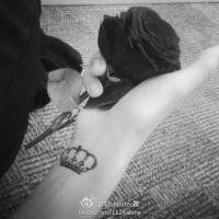 甜美萝莉时尚的黑白女生头像不带字,黑与白显得更是好看顺眼