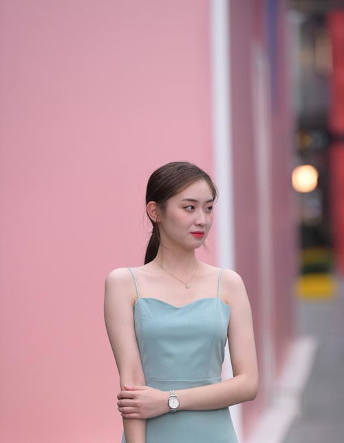 秋季仙女风穿搭,选择吊带连衣裙,既清新又有女人味