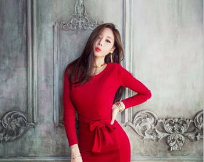 冷艳柔媚的气质美女,鲜艳红裙显高贵典雅,明艳妩媚气场十足