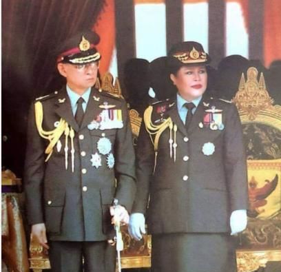 18岁嫁英俊国王,50岁爱上保镖,晚年整容身体发福仍被国王宠爱