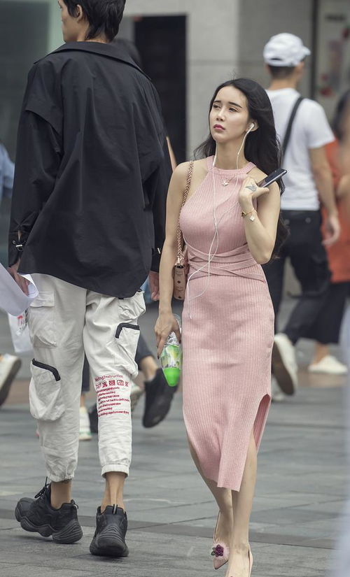 三十岁女人穿连衣裙,搭配尖头细跟鞋,气质成熟稳重女人味十足
