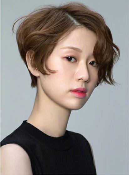 有图有真相微胖脸圆的女生短发和齐刘海造型