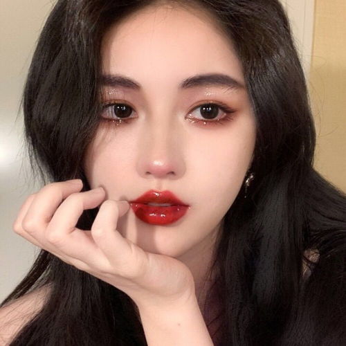 真人女生头像玫瑰即使凋零也高于路边的野花