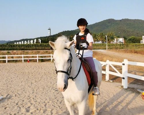 田亮罕晒儿女照片,13岁森碟样貌大变,身高与爸爸相差无几