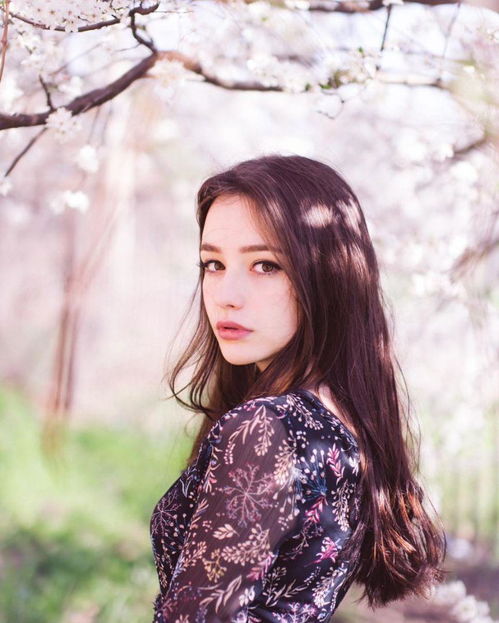 清纯与性感随意切换,18岁少女被奉为俄罗斯张柏芝