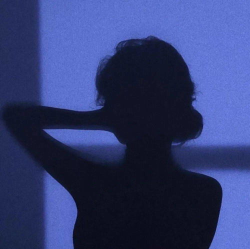 女生头像眉秀似山,眼拥大海