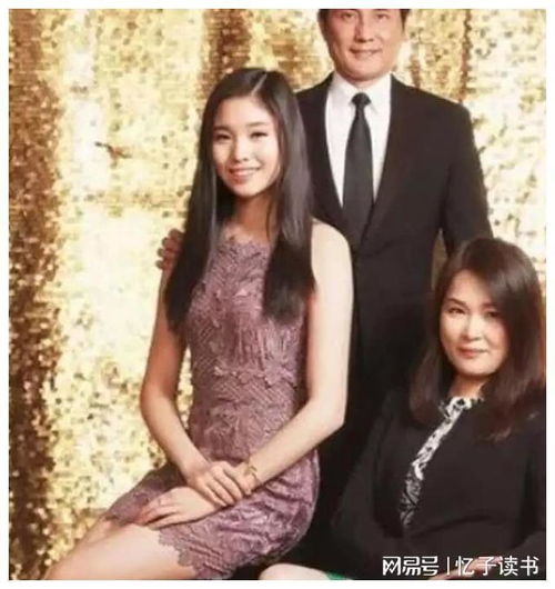 56岁包小柏中年丧女受访,每日悲观厌世,将女儿骨灰制成项链
