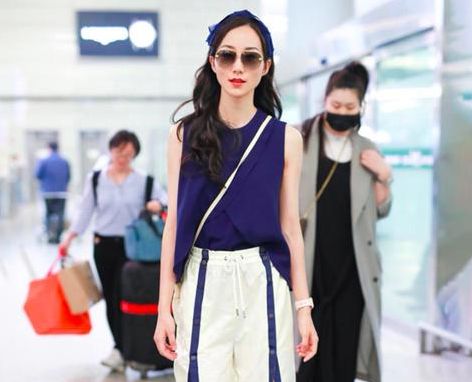 韩雪真有气质,白衬衫也有女人味,日常穿搭更显身材