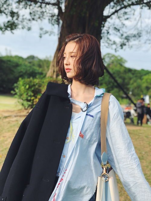 外星女生柴小七万鹏,不仅剧里呆萌可爱,剧外也是甜美女生