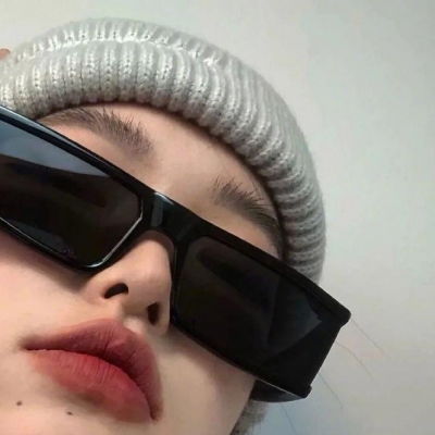 头像女生真人遮脸的头像