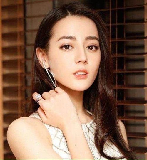 迪丽热巴整容了吗小编来告诉你吧