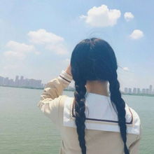 海边风景美丽但是看风景的人更美的女生经典海边头像