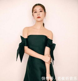 43岁林心如又美了,粉色薄纱配上丸子头,哪儿像辣妈