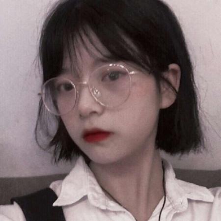 温柔淑女头像精致温柔女生戴眼镜头像