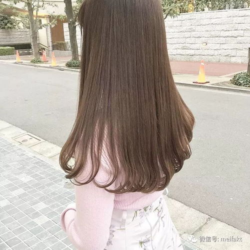 百搭的棕灰色系,2018最流行
