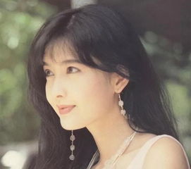 51岁周慧敏美过21岁少女自律的女人,不会老