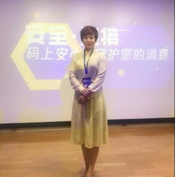 中国首位滑雪冠军郭丹丹女儿近照曝光今女承母业,13岁打扮很潮