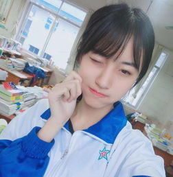 00后女生校服照走红,被赞穿校服最好看的校花