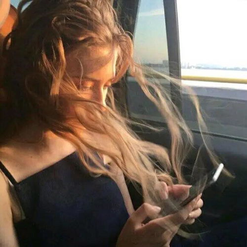 冷艳欧美女头你十九岁时很美,但不是你美,是十九岁美