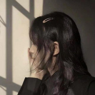 背影或侧面的丧女头像现代暗黑丧风格头像