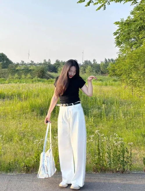 白色阔腿裤显胖那是你没选对款式