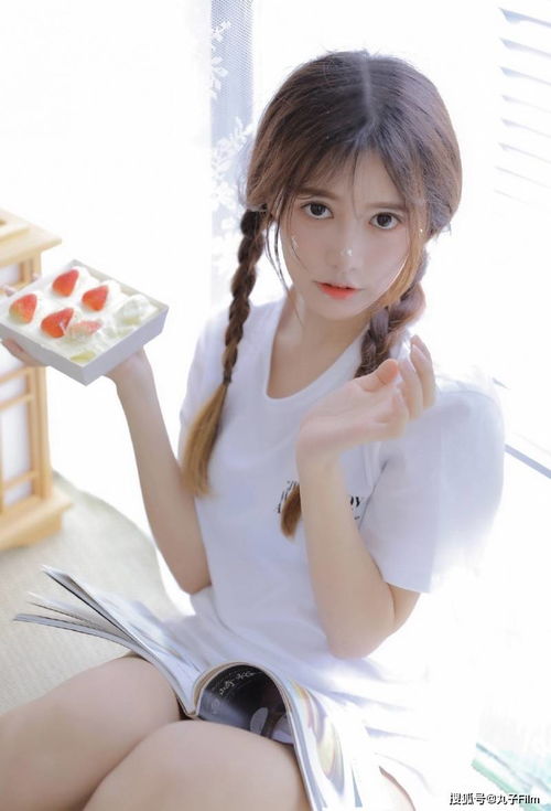 性感美女时尚写真麻花辫呆萌软妹子乖巧文静,清纯甜美可爱迷人
