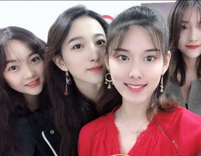都说大学是所整容院,如今20岁的林妙可,完全像变了一个人