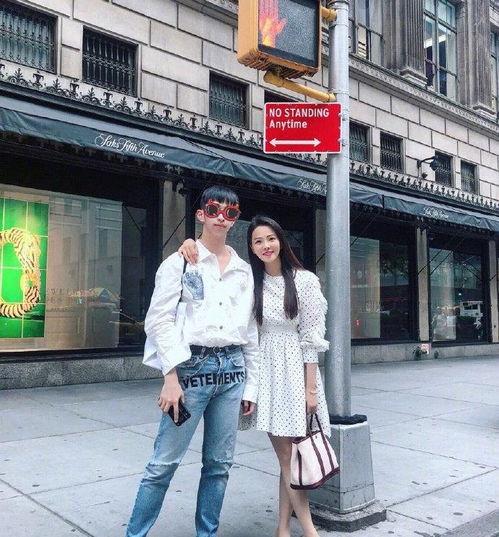 伊能静18岁儿子女装曝光,身材姣好性感热辣,颜值出众令人惊艳