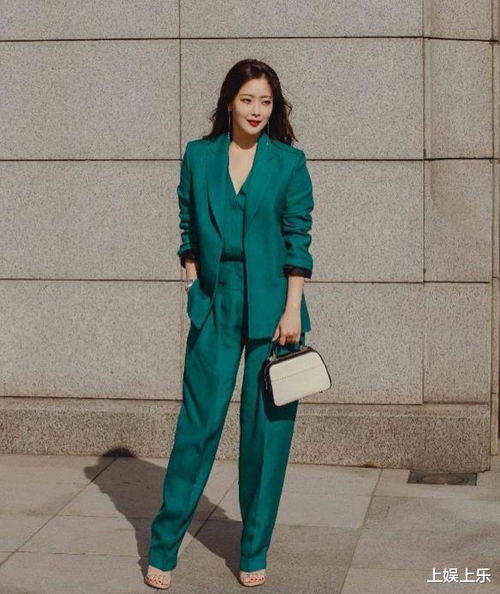 韩国第一美女金喜善穿西装更帅气,大方回应整容传闻没动过刀