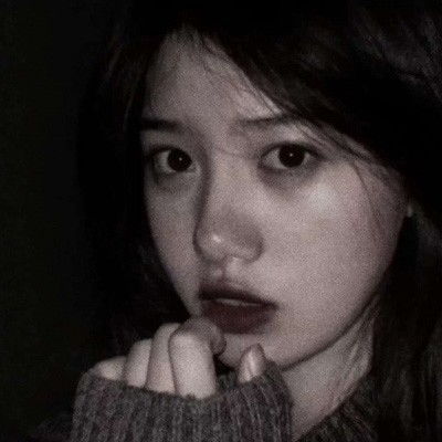 丧的头像女生伤感真人我累了