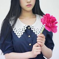 求捧花的女生头像