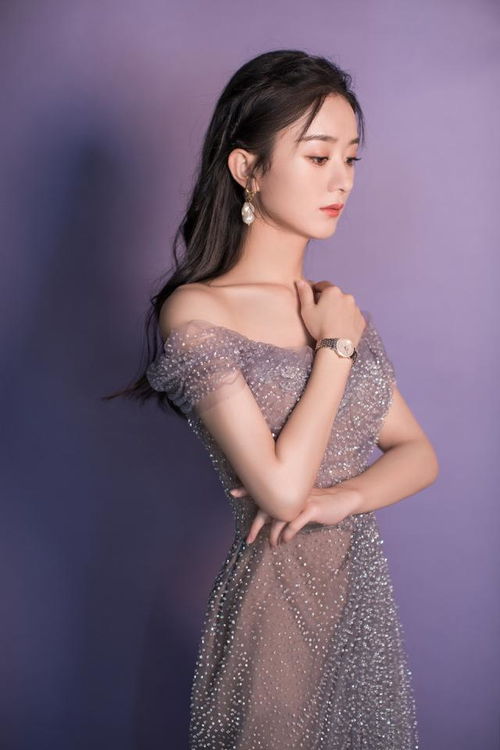 赵丽颖当妈后气质升级,穿粉色吊带拍时尚大片清新甜美,真美