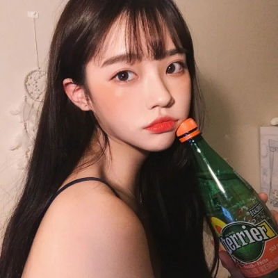 女生最火微信头像可爱搞怪一个人开始一个人结束