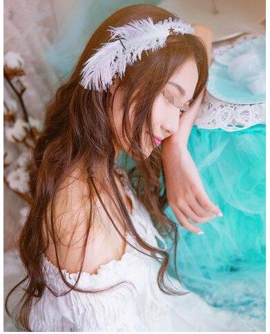 女生头发很长但发量少适合什么样的发型