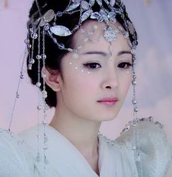 女星古装白衣,杨幂迪丽热巴刘亦菲马思纯赵丽颖,谁最仙气