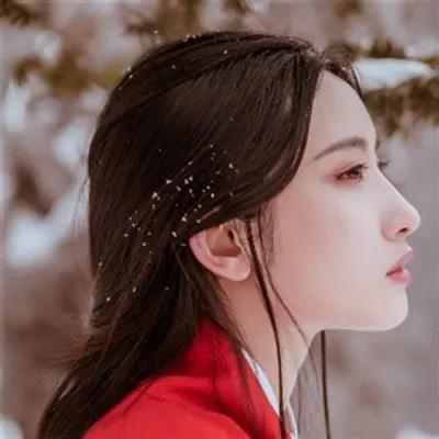 故事年轻寡妇上吊死了,一条狗说出了凶手,不久村长竟然疯了