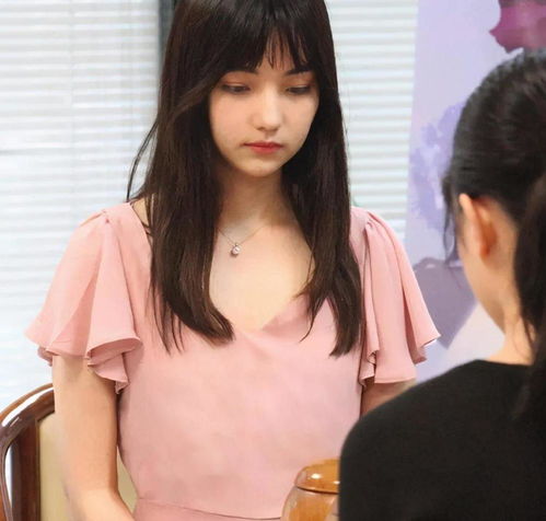 26岁棋坛女神登时尚杂志,曾穿旗袍到国外教围棋,厌世脸太惊艳