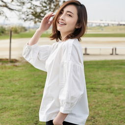 细节精致气质佳,白衬衫的日常美如画
