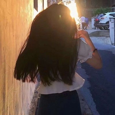 清新不露脸girl头像文案