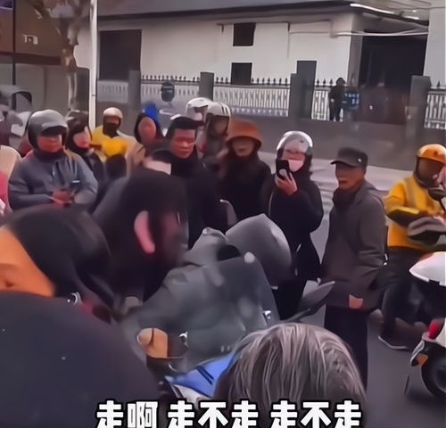 15岁女孩当街殴打母亲,得知真相后她只是想拿回属于自己的东西