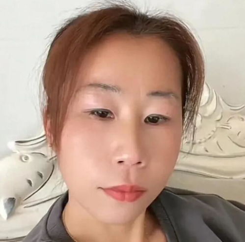 网红女主播太没底线,直播调侃918事件,被逮捕时狼狈不堪