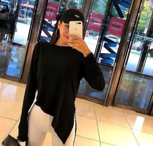 成熟迷人的紧身打底裤美女,身材苗条性感迷人,让人一见倾心
