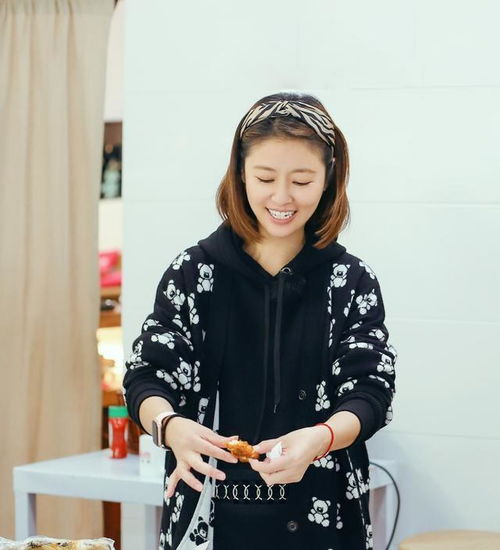林心如客栈换新装,穿卫衣搭配小熊外套活力十足,说她43岁谁信呐