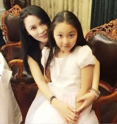 两人都是演员,生活13年女儿12岁,却不知他们是爱人