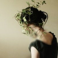 求一女生漂亮头像以及网名和个性签名最好是配套的呵呵