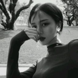 qq高冷孤独女生头像黑白图片不如现实一个耳光来的清醒
